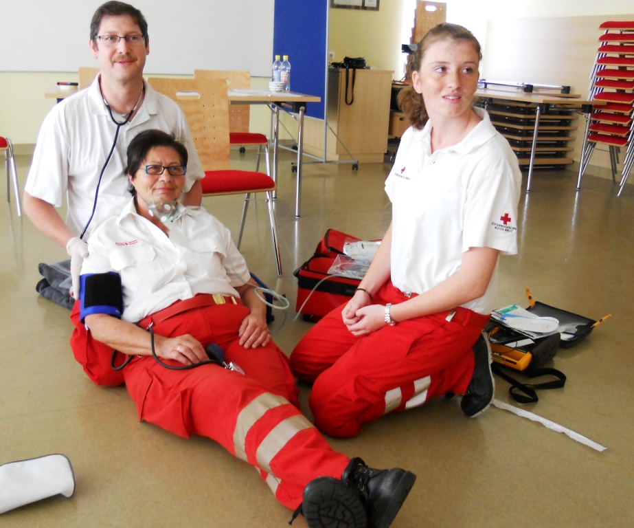 {Rettungssanitäterin
88} Geschafft! 4 neue RettungssanitäterInnen für Vorchdorf | Vorchdorf ... | {Rettungssanitäterin
88}