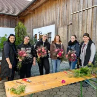 Elke Lumetsberger (li) und Monika Engelsberger (re) gehen neue Wege bei der Floristenausbildung. 