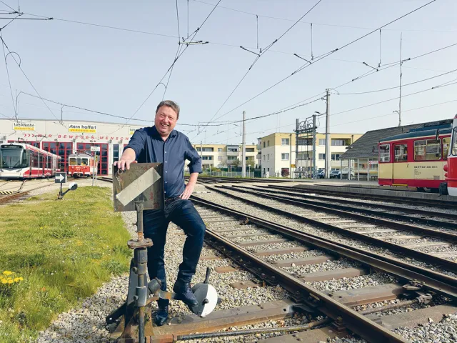 Gunter Mackinger - Vorstand Lokalbahnen AG am Bahnhof Vorchdorf